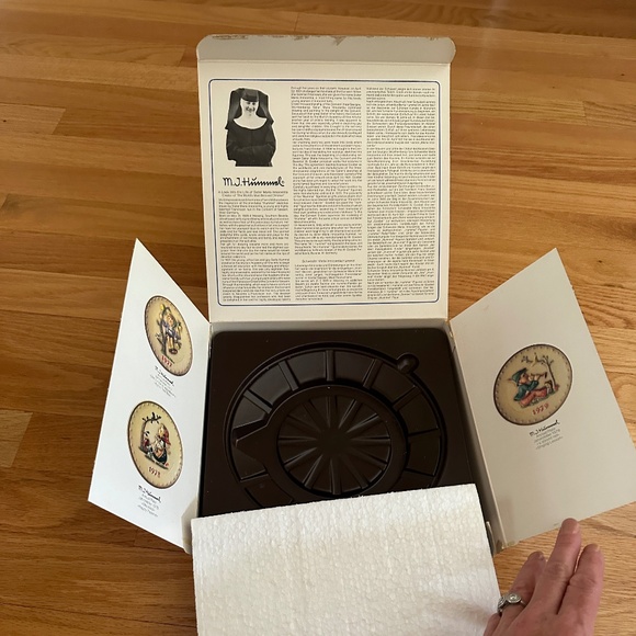 1979 Annual Hummel Plate MJ Hummel Boy Playing Horn Yellow Bird Includes Box - Picture 15 of 15